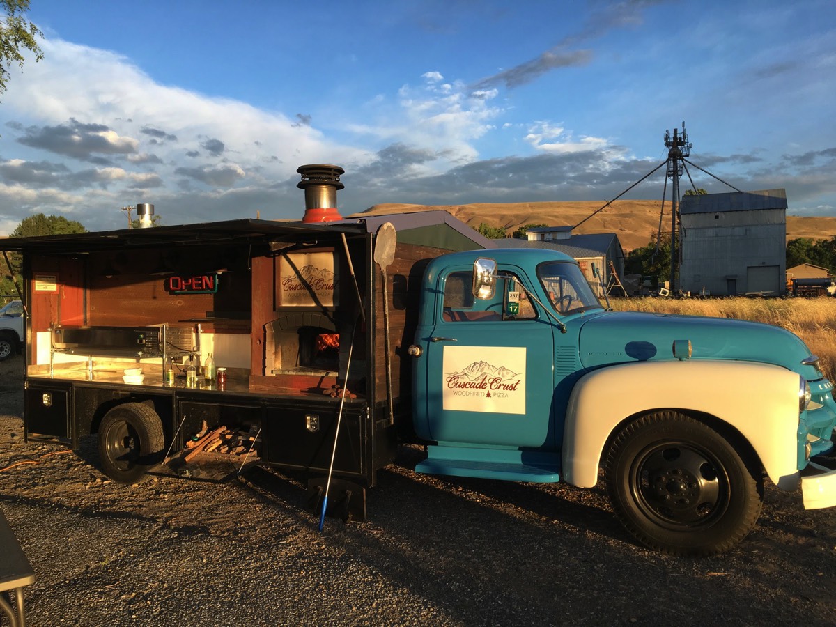 Cascade Crust WoodFired Pizza Truck serving Pizza Prosser Style.